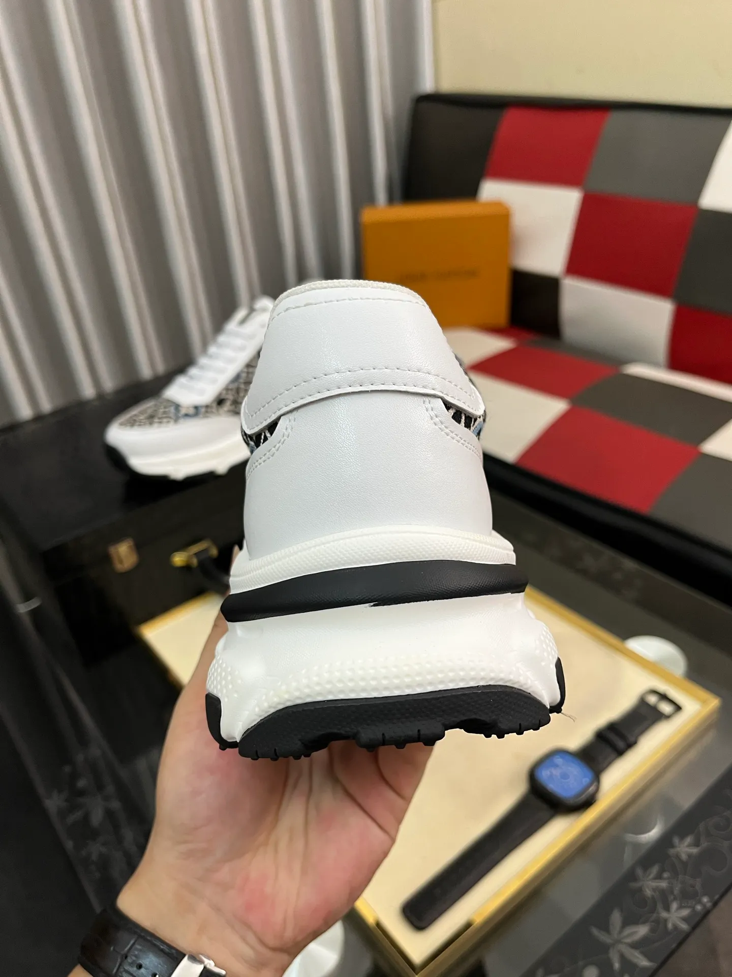 Men's shoes 💰458⌚️⌚️LV Louis Vuitton. The latest trendy casual shoes are popular in physical stores in sizes 38-44. New spring and summer comfortable imported custom original cowhide, unique jacquard fabric element design. With sheepskin lining, Lv original bottom, [sun][sun] high-end packaging and high quality💪Details determine the quality, you can enter and leave the counter at will, welcome to compare🇮🇹3️⃣colors available